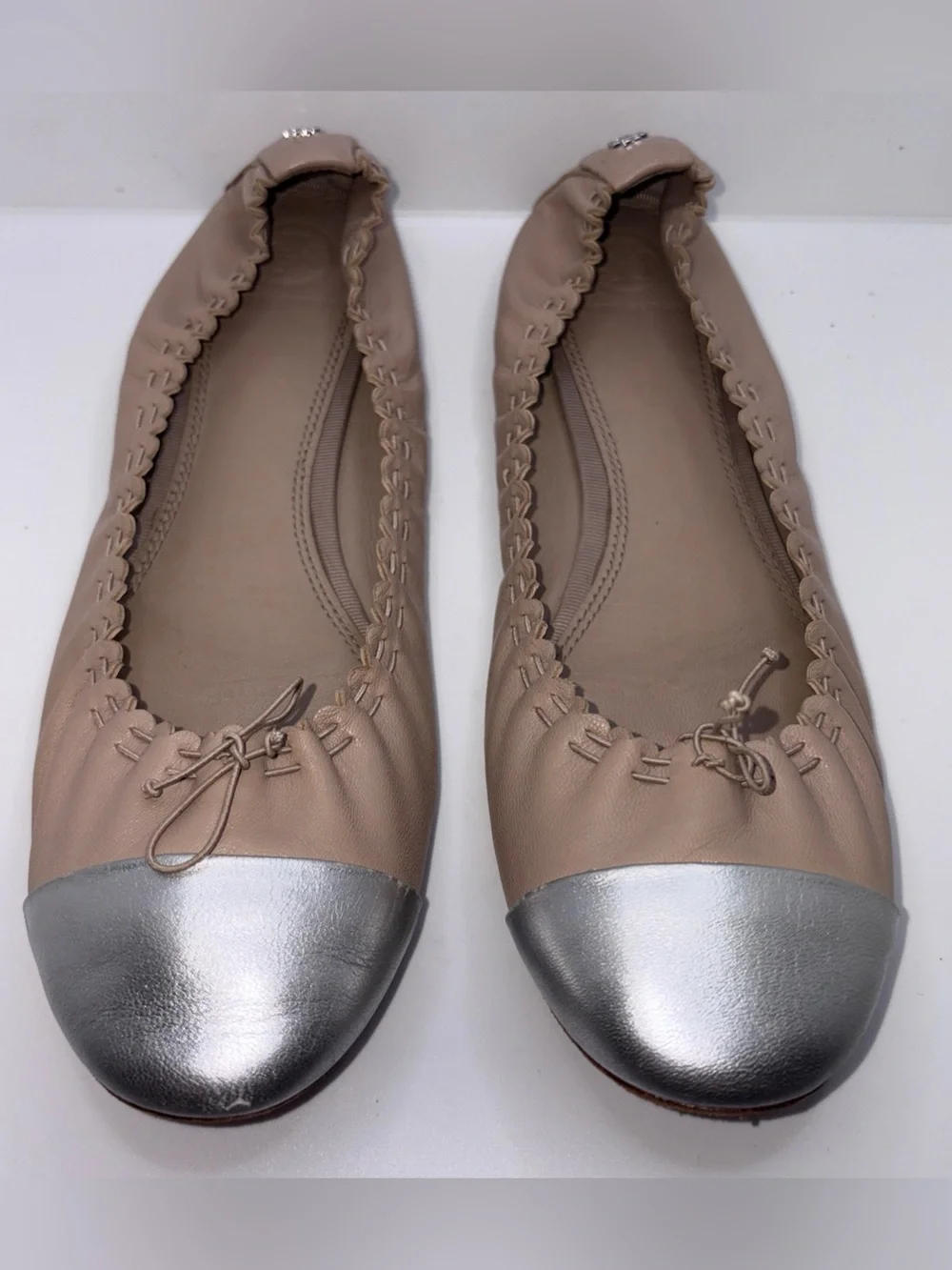 Tory Burch Leather Ballet Flats Nude/Silver Sz 10.5 Stretch Cap Toe Neutral Logo